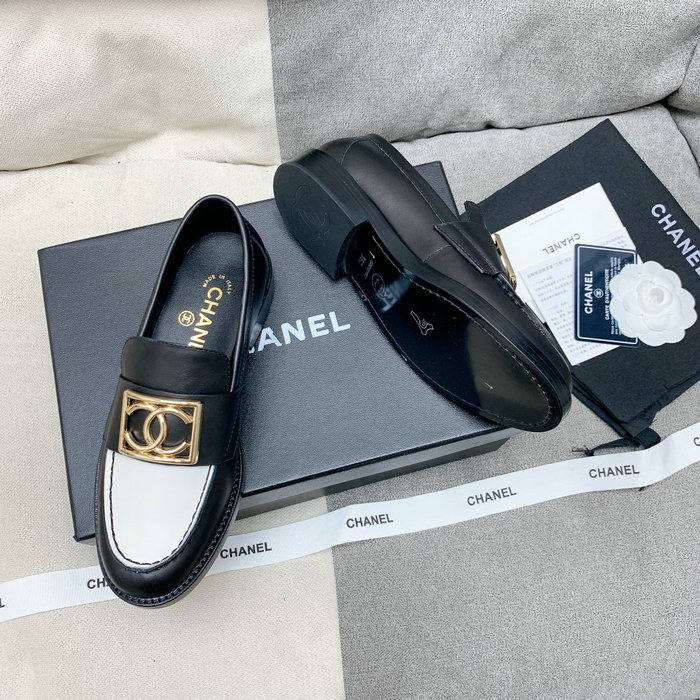 Chanel Leather Loafers SNC080605