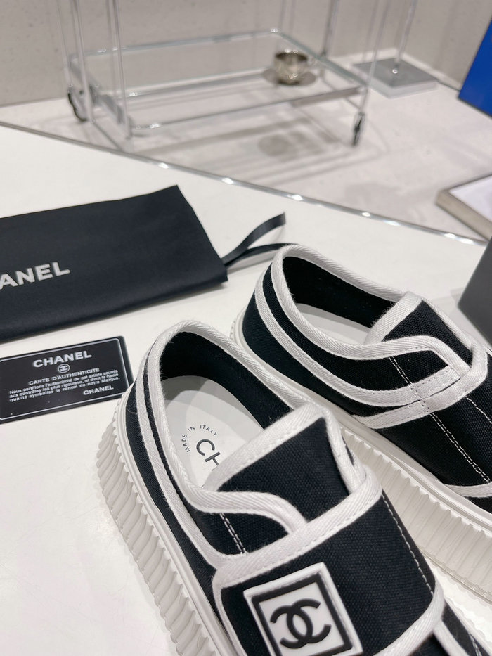 Chanel Sneakers SDC080903