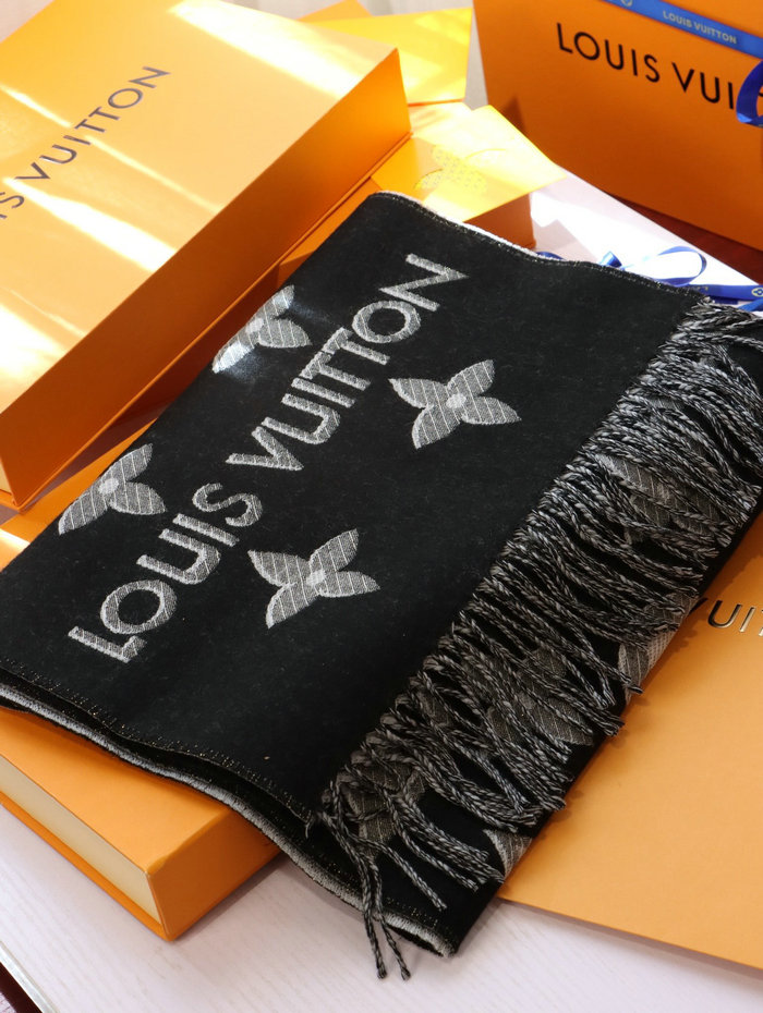 LV Essential Shine Scarf Black M78159