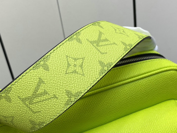 Louis Vuitton Outdoor Messenger M30943