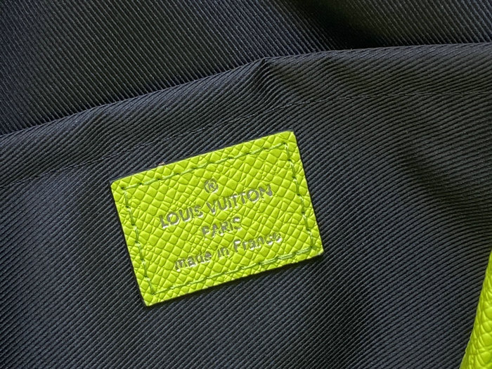 Louis Vuitton Outdoor Messenger M30943