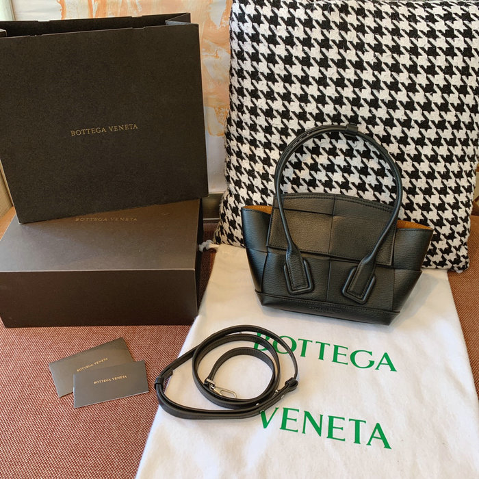 Bottega Veneta Mini Arco 29 bag Black GP1007