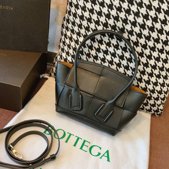 Bottega Veneta Mini Arco 29 bag Black GP1007