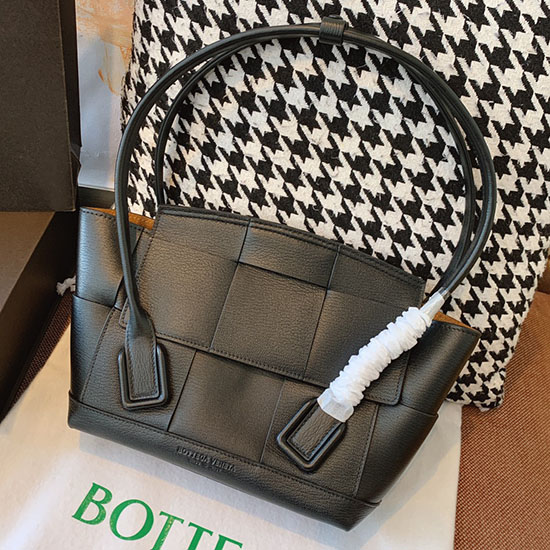 Bottega Veneta Small Arco 33 bag Black B1007