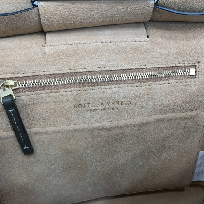 Bottega Veneta Small Arco 33 bag in Smooth leather Grey B1007