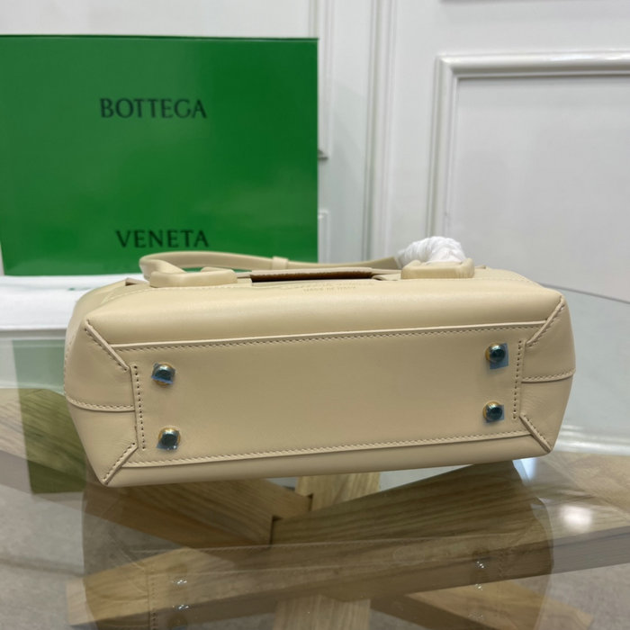 Bottega Veneta Small Arco 33 bag in Smooth leather Light Beige B1007
