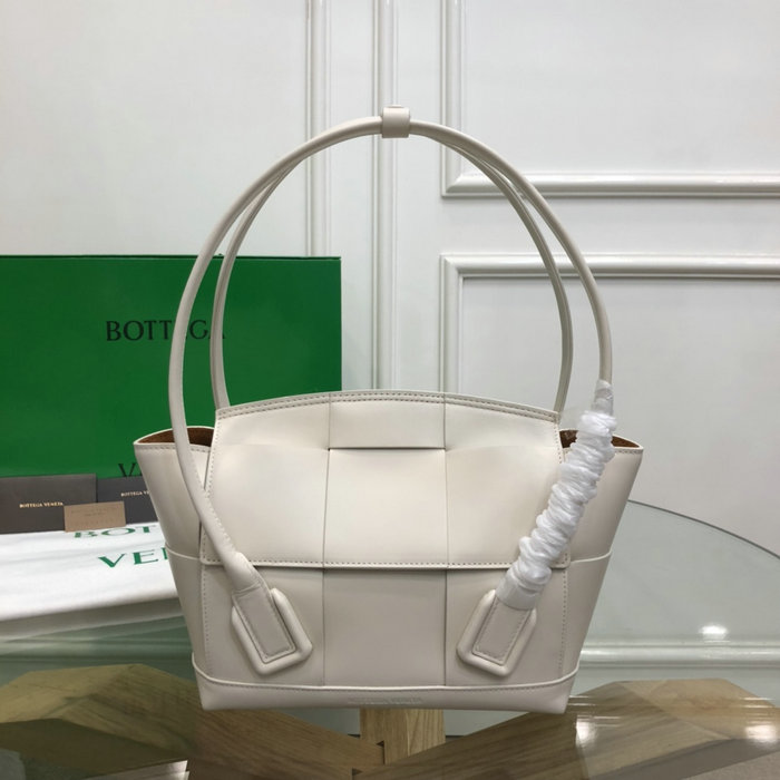 Bottega Veneta Small Arco 33 bag in Smooth leather White B1007