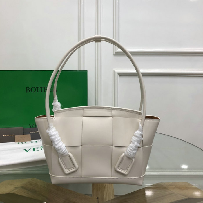 Bottega Veneta Small Arco 33 bag in Smooth leather White B1007