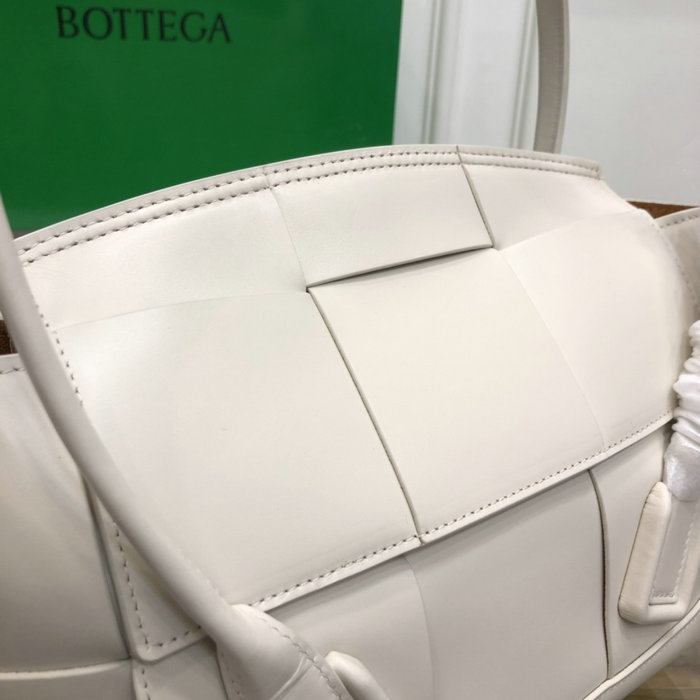 Bottega Veneta Small Arco 33 bag in Smooth leather White B1007