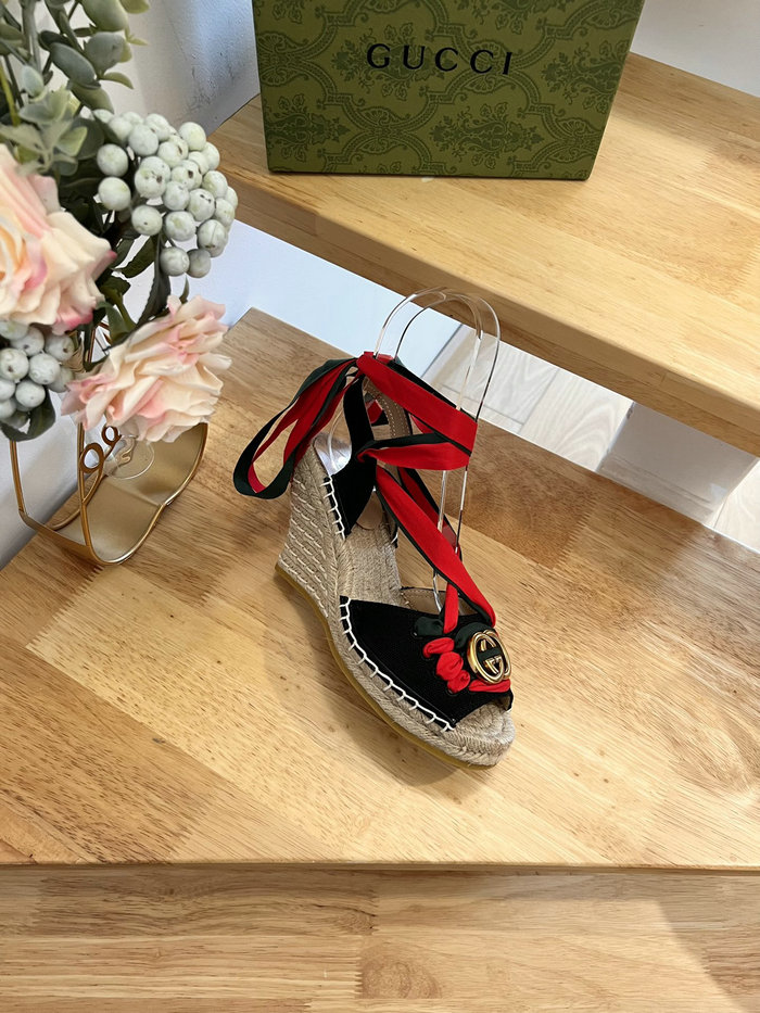 Gucci Wedge Sandals SNG082307