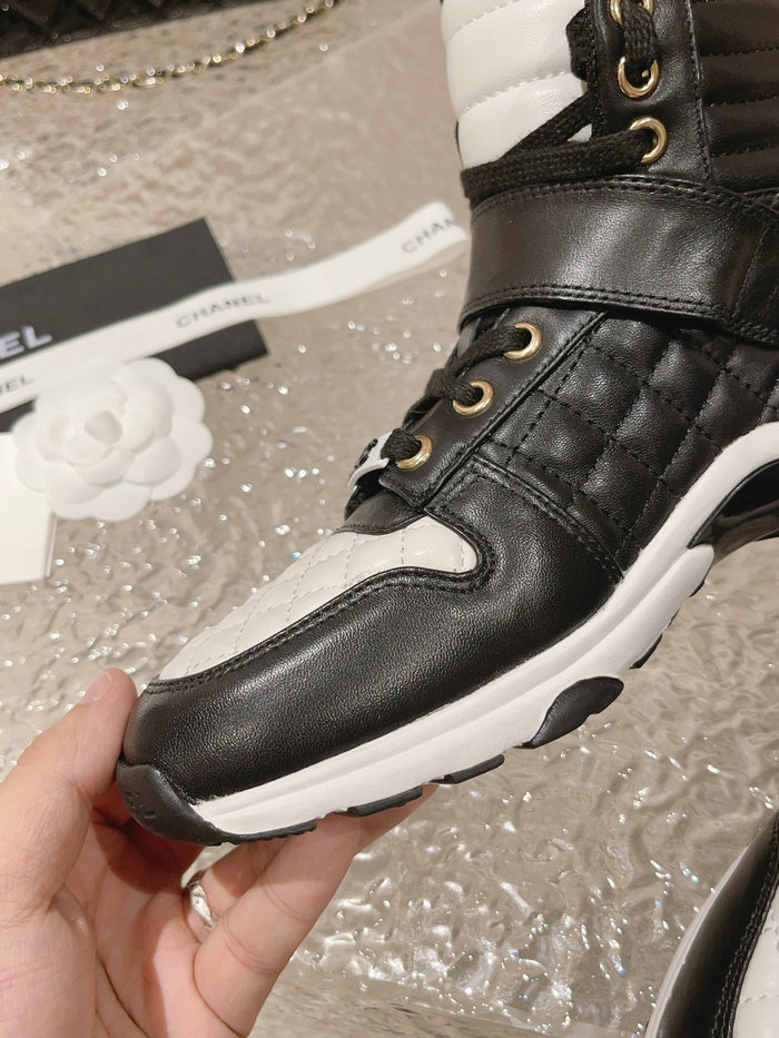 Chanel Sneakers SNC090810