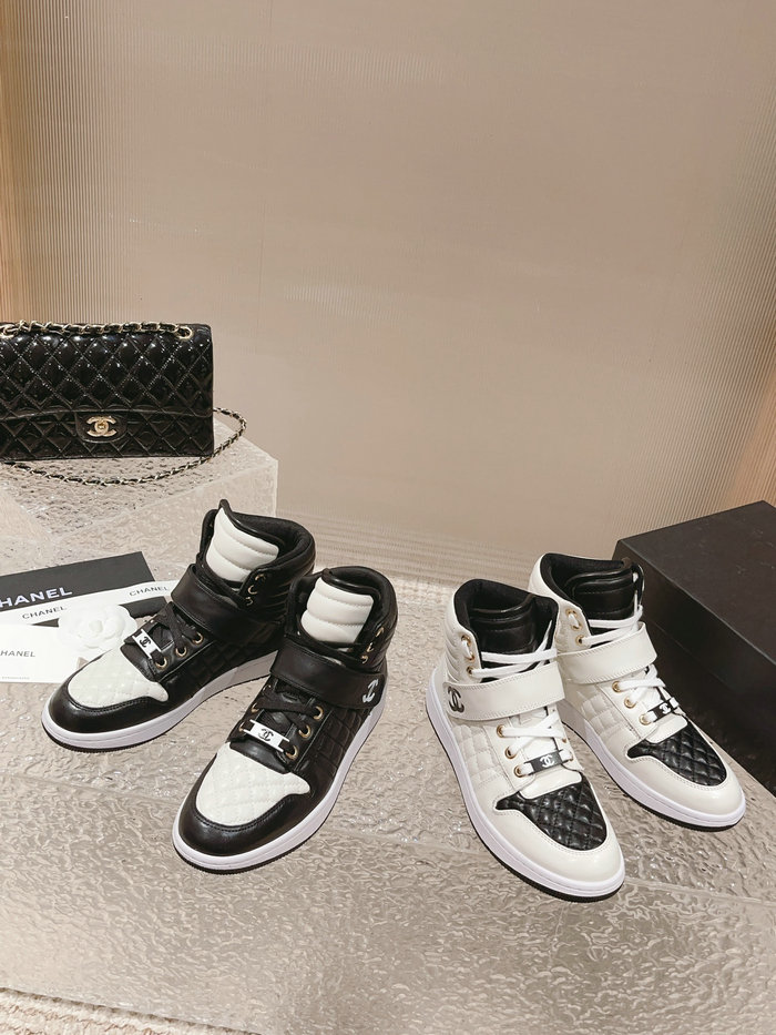Chanel Sneakers SNC090812