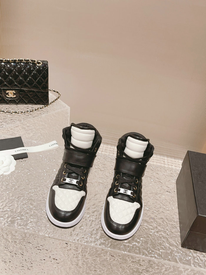 Chanel Sneakers SNC090812