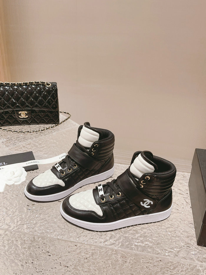 Chanel Sneakers SNC090812