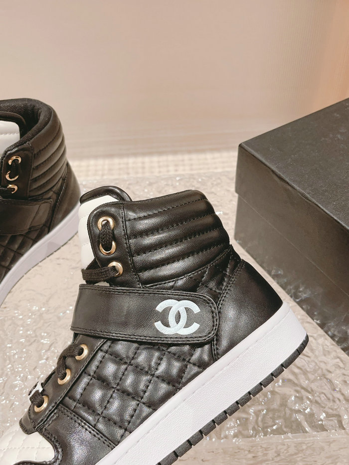 Chanel Sneakers SNC090812