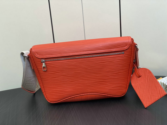 Louis Vuitton Montsouris Messenger Red M23097