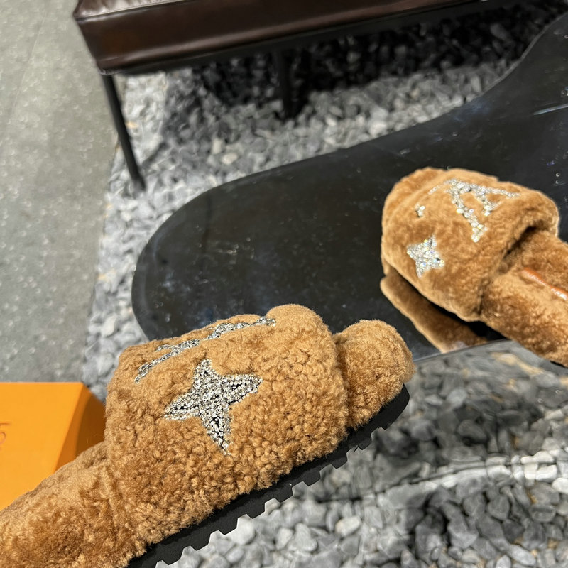 Louis Vuitton Wool Slides SJL091301