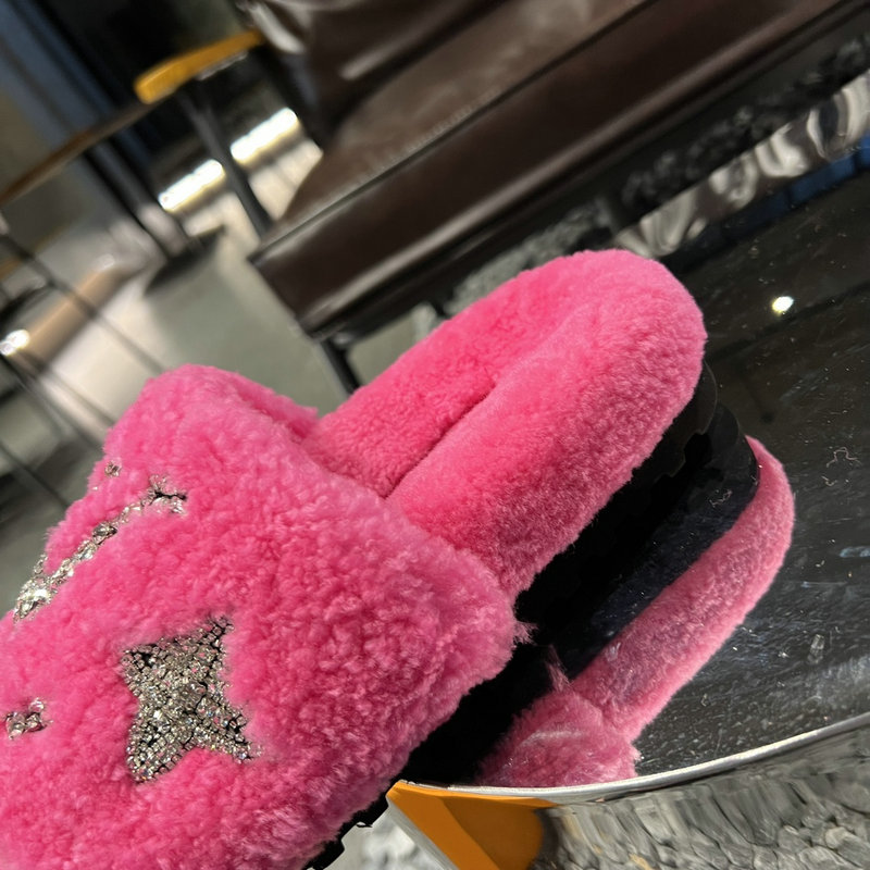 Louis Vuitton Wool Slides SJL091302