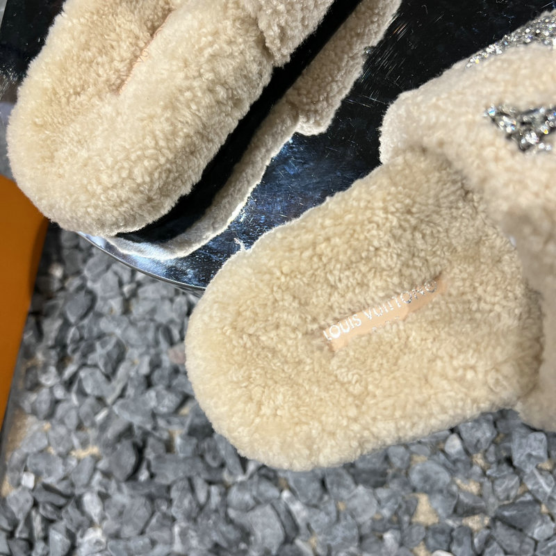 Louis Vuitton Wool Slides SJL091305