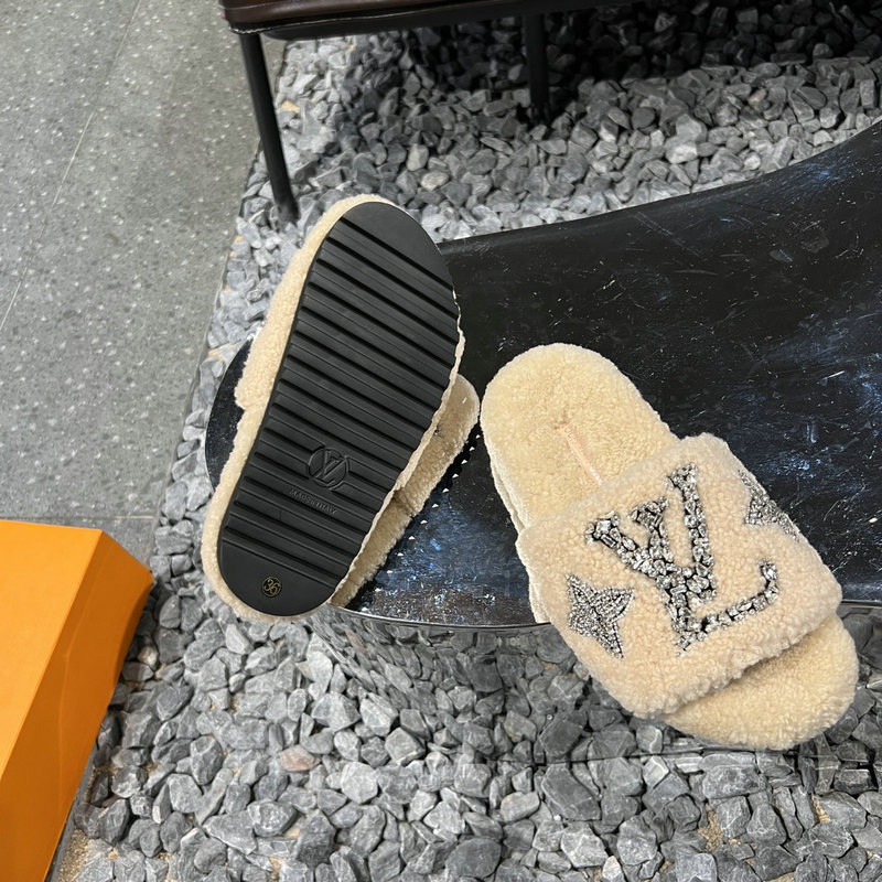 Louis Vuitton Wool Slides SJL091305