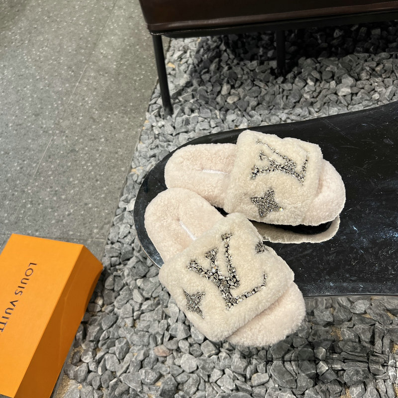 Louis Vuitton Wool Slides SJL091306