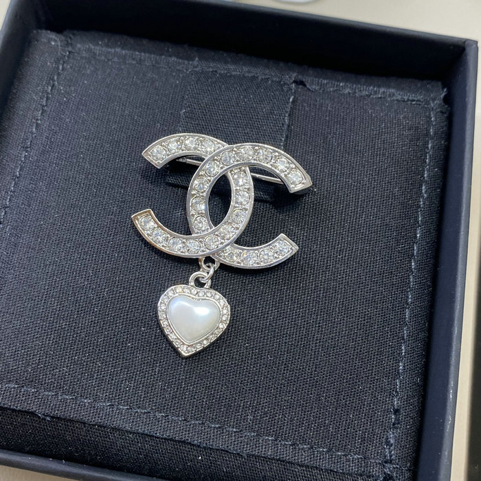 Chanel Brooch JCB091305