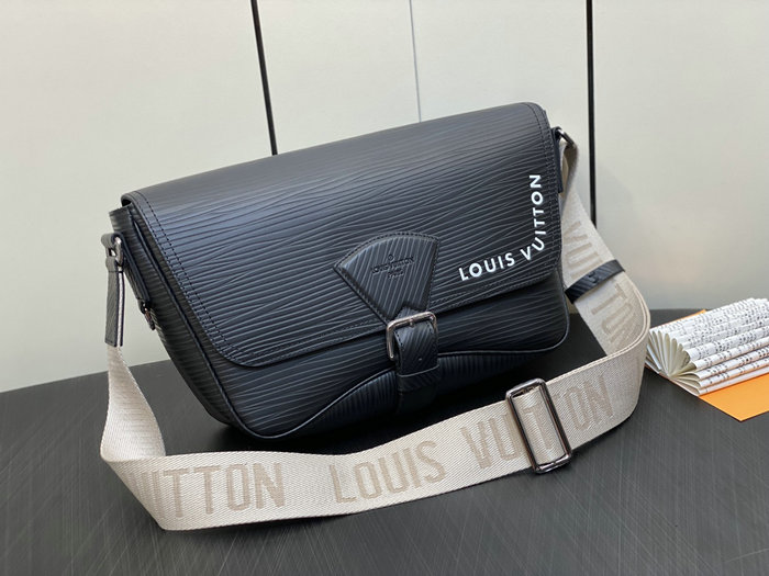 Louis Vuitton Montsouris Messenger Black M23097