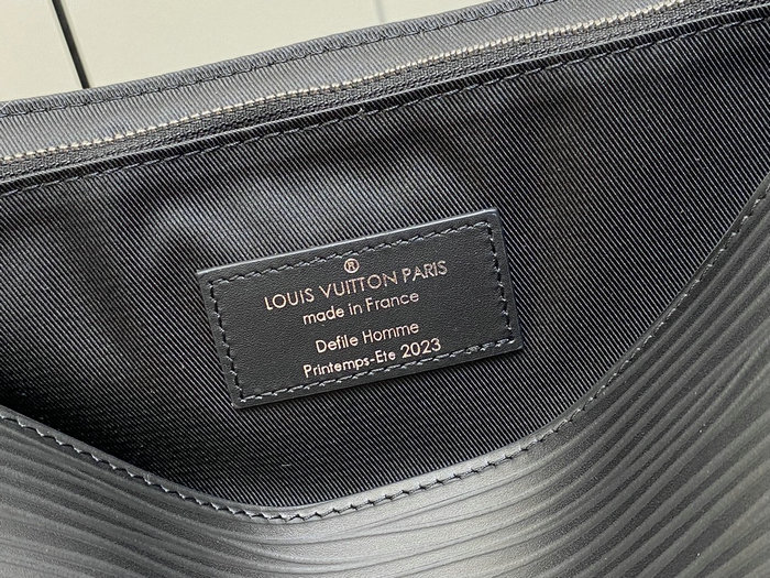 Louis Vuitton Montsouris Messenger Black M23097