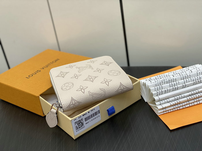 LOUIS VUITTON Zippy Compact Wallet Cream M81558