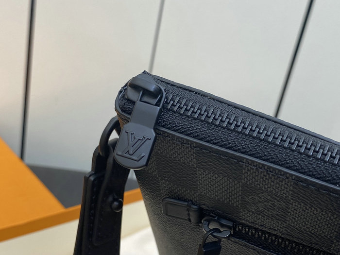 Louis Vuitton Damier Graphite Takeoff Pouch N40504