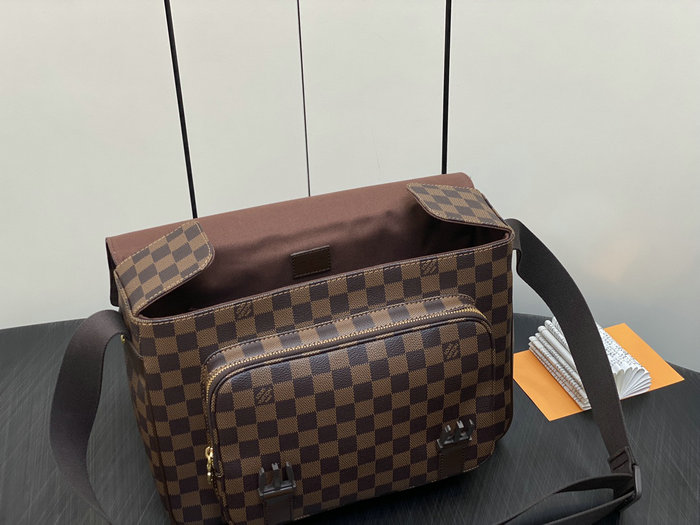 Louis Vuitton Messenger Melville shoulder bag N51125