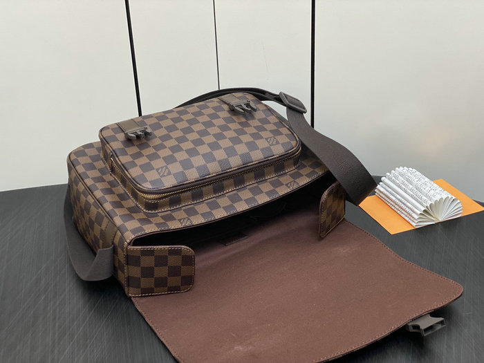 Louis Vuitton Messenger Melville shoulder bag N51125