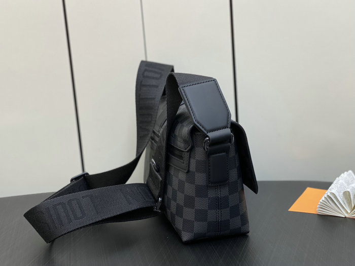 LV Damier Graphite S-Cape Messenger M46794