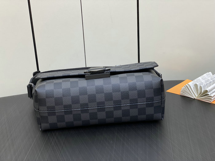 LV Damier Graphite S-Cape Messenger M46794