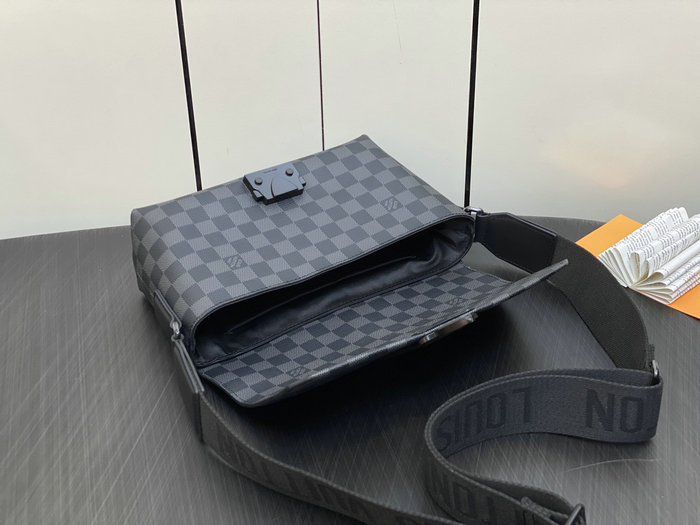 LV Damier Graphite S-Cape Messenger M46794