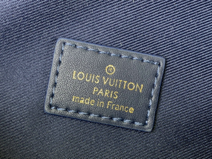 Louis Vuitton Discovery Bumbag PM M23905