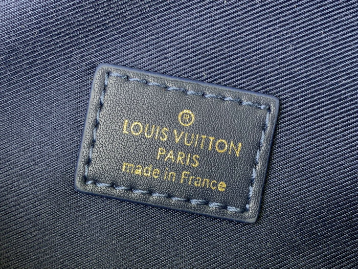 Louis Vuitton Discovery Bumbag PM M23905