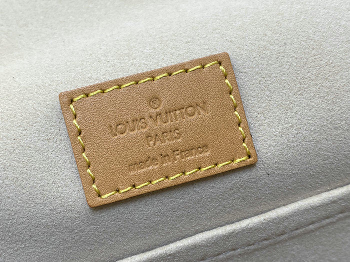 Louis Vuitton Hudson PM M40027