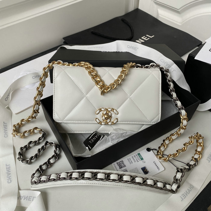 Chanel 19 Wallet On Chain White with Gold hardware AP3267