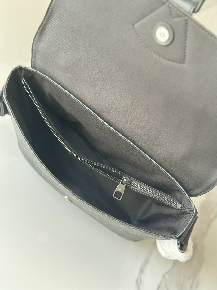 Louis Vuitton Montsouris Messenger Bag M46685