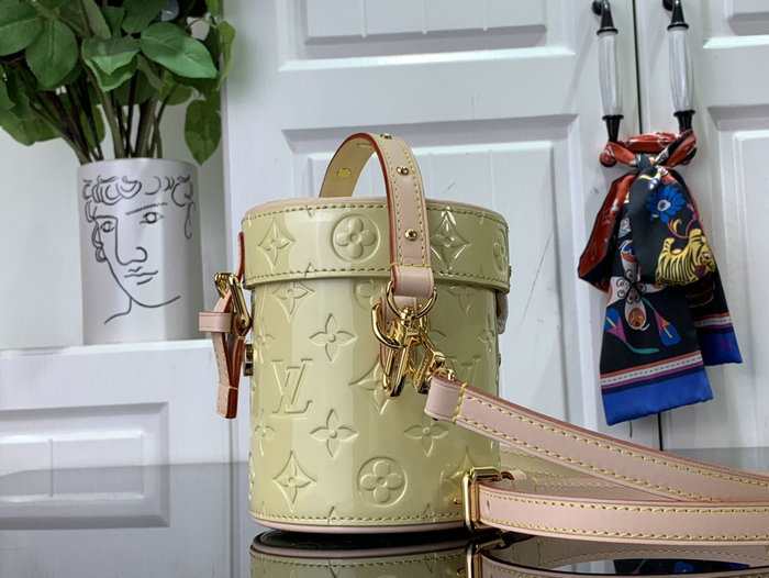 Louis Vuitton Astor Chic and Yellow M24102