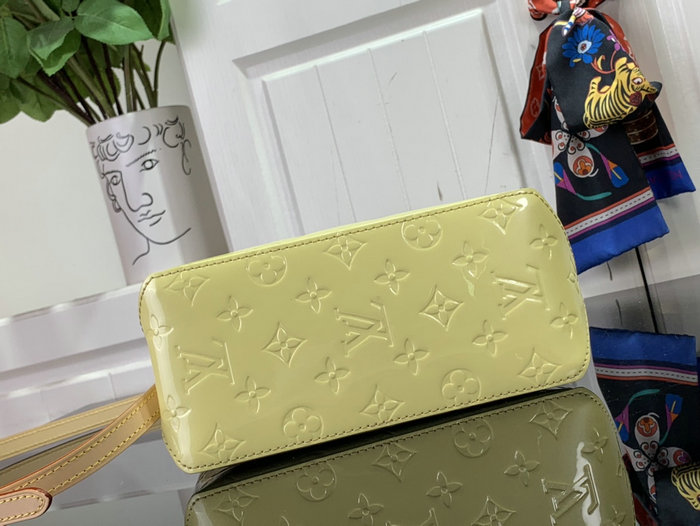 Louis Vuitton Reade PM Chic and Yellow M24028