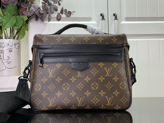 LV Trail Messenger M46972