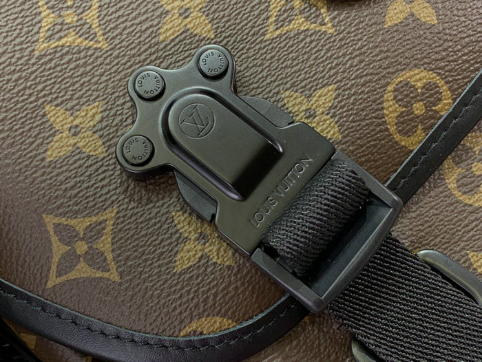 LV Trail Messenger M46972