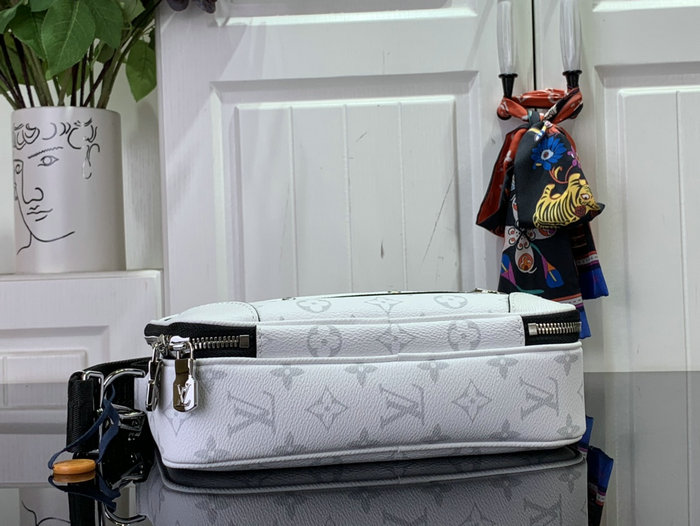 Louis Vuitton Alpha Messenger White M31016