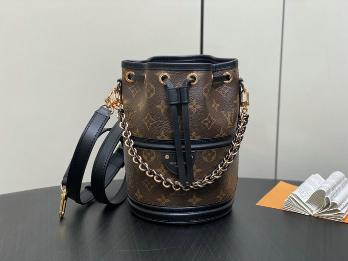 Louis Vuitton Canoe M83480