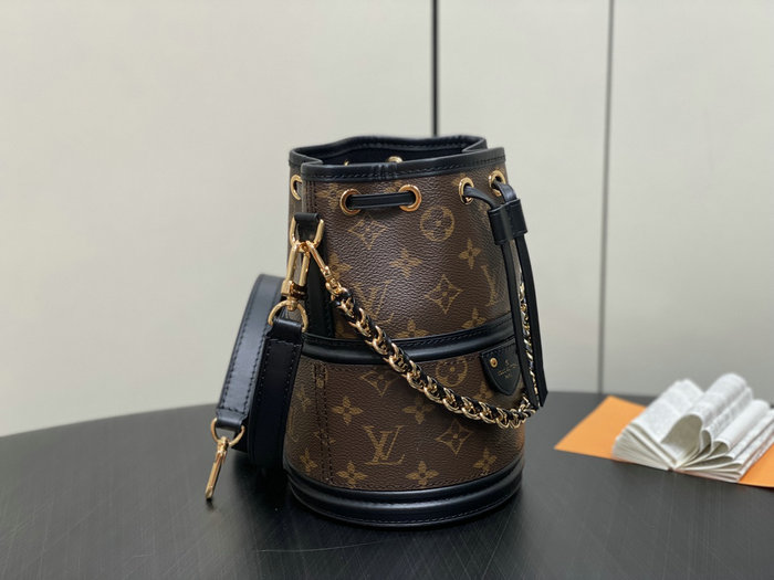 Louis Vuitton Canoe M83480