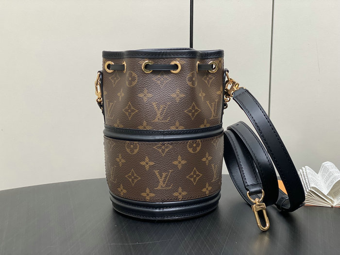 Louis Vuitton Canoe M83480