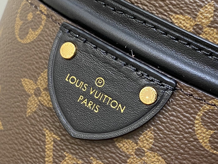 Louis Vuitton Canoe M83480