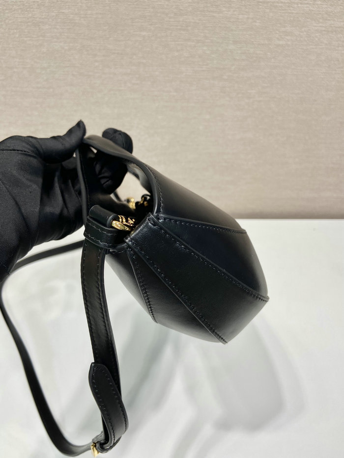 Prada Medium leather handbag Black 1BA421